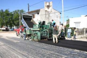 OBRAS DE ASFALTO EN VARIAS LOCALIDADES PAMPEANAS