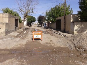 Contruyen cordón cuneta en el barrio Zatti