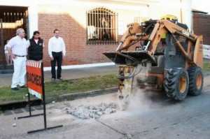 Calles pavimentadas para acortar distancias