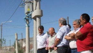 Tras una fuerte inversión del Gobierno, el barrio Perón de Madryn ya cuenta con red de distribución eléctrica