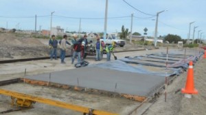 Vialidad Provincial comenzó con la pavimentación de la calle Musters de Trelew