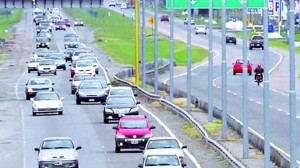 Construyen el tercer carril en la autopista Buenos Aires-La Plata