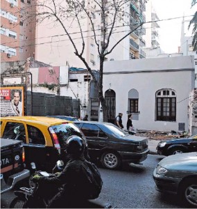 Tras la demolición de viviendas, ensanchan la avenida Alberdi