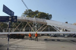 Llegó el puente peatonal que cruzará las vías de la Mendoza