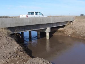 Licita obras en canales de las lagunas Agataura y el Hinojo en el distrito Venado Tuerto