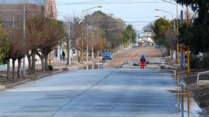 Anuncian 70 cuadras de asfalto y 350 viviendas en Rio Negro