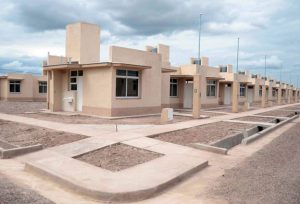 Prevén entregar hasta 2.500 casas en el 2018 en Mendoza