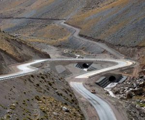 San Juan Además del aeropuerto, también un tramo de la Ruta 150 está paralizado