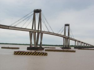 Rutas, puentes, una pastera e internet, en la agenda de prioridades de Corrientes