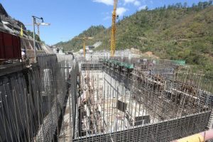 Menos partida para infraestructura, más para intereses