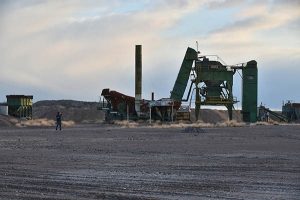 Otra vez la Autovía Trelew-Madryn: un obrador abandonado