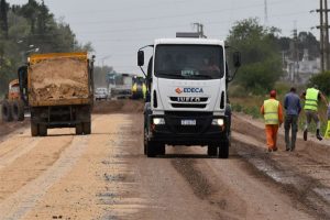 San Eduardo: Edeca comenzó la obra de extensión del camino