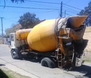 Otro camión se hundió en Valle Viejo