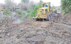 Arman un plan para limpiar el Arroyo Morón