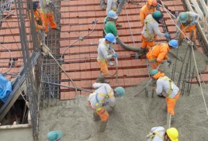 Empleo, cemento, obra pública y privada marcan los altibajos de la construcción