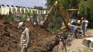 Bajó fuerte el ritmo de obra pública en Santa Fe y estiran los pagos