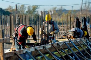 Interna en la construcción: las empresas de los cuadernos quieren volver a dirigir la cámara