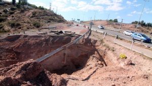 Iniciarán la reparación del socavón en la Autovía Norte de Neuquén
