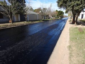 Pitón retoma la obra de asfaltado en Aldea San Antonio