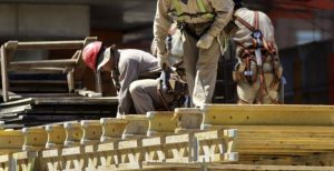 Los trabajadores de la construcción que no estén en la obra pública no podrán ir a trabajar