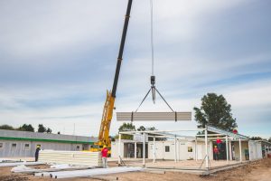 A toda velocidad, avanza la construcción de los 11 hospitales modulares para combatir el Covid-19