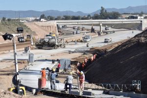 El gobierno evalúa reactivar a mediano plazo unas 280 obras públicas