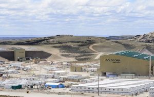 La minera Newmont avanza en el negocio del oro en la Argentina, adquirió un nuevo proyecto en Santa Cruz