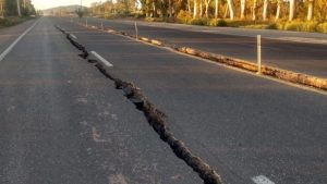 Ivica y A. Dumandzic S.A. reparan la grieta en Ruta 40 en San Juan