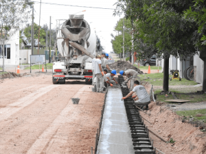 Ofertas para Cordón cuneta y badenes en Santa Ana y San José EERR $ 8 Millones