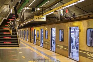 Subte: se firmó el nuevo contrato por 12 años con Emova Movilidad