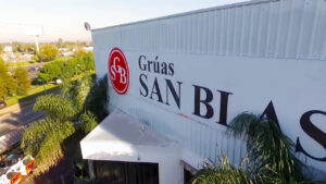 Grúas San Blas oferto minicargadora en Aldea San Antonio