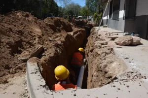 Avanzan la construcción de la primer red cloacal en Colonia Elisa, Chaco