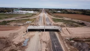 Firman contrato para completar la transformación en autopista de la ruta 7 entre Luján y Junín