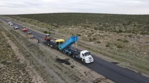 Vialidad Nacional avanza con la repavimentación de la Ruta 25 entre Las Chapas y Las Plumas