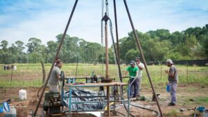 Paso de la Patria: para aliviar la falta de agua, construyen perforaciones con agua clorada