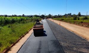Vialidad de Misiones asfalta el acceso a la sede de la UNAU en San Vicente