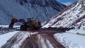 Vialidad arrancó con la recuperación del Paso Pehuenche tras los daños en las rutas 145 y 40