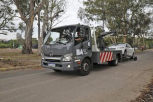 Tránsito porteño. Dos empresas de recolección de residuos manejarán las grúas de acarreo de autos mal estacionados