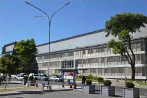 Llamado a licitación para trabajos de pintura en fachadas del edificio de Tribunales de Paraná