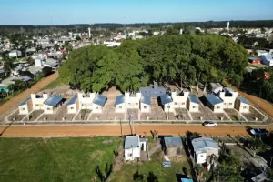 EntreRios – Se firmaron los contratos para el inicio de 909 viviendas en 15 localidades