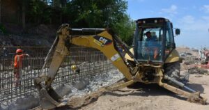 Empresa constructora intima al Estado para justificar la falta de avance en una obra