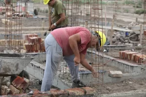 Julio Cobos le pide a Milei que revea su decisión de paralizar la obra pública: “No es gasto, es inversión”