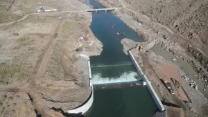 Se paralizó la obra de la represa Nahueve, pero proyectan su inauguración en 2024