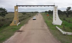 El gobernador Pullaro anunció el llamado a licitación del acceso pavimentado a Moussy