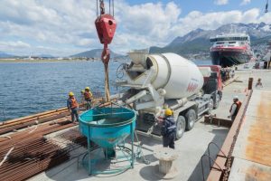 Pavimentación de los sectores de ingreso, estacionamiento y sitio 3 del muelle en el Puerto de Ushuaia