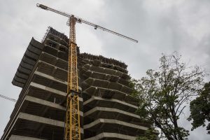 Construcción en pozo paralizada: se duplicaron los costos en dólares y el mercado no convalida los nuevos precios