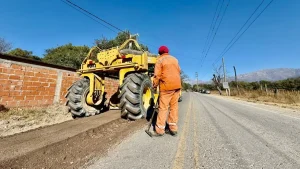 El gasto en obra pública cae a niveles históricos mínimos, mientras se disparan los intereses de deuda