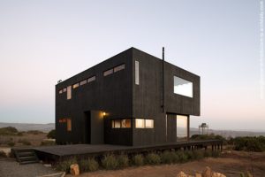 Casa Y en Tunquén: arquitectura en equilibrio con el paisaje y la autosuficiencia energética