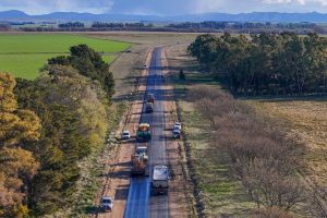 Obra estratégica en Ruta 76: repavimentan el tramo serrano que conecta producción, turismo y memoria