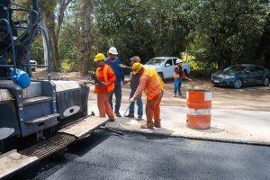 Córdoba ensaya asfalto con neumáticos reciclados en la colectora de la autopista a Carlos Paz